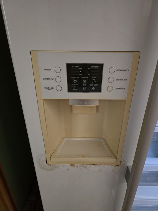 Frigider side by side LG
