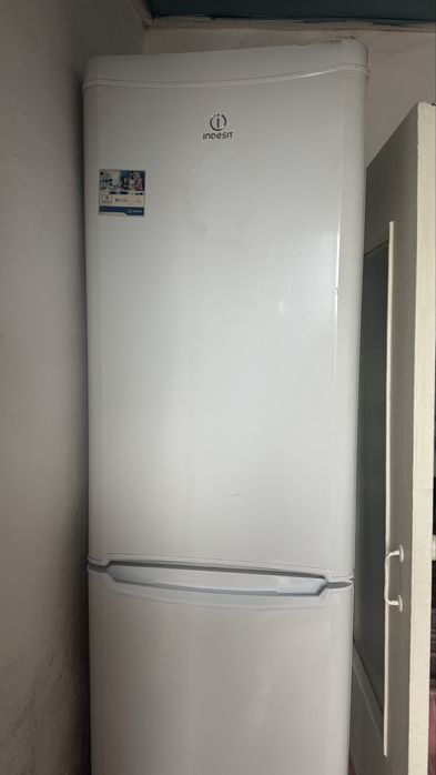 Холодильник Indesit