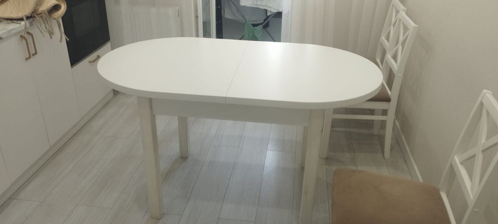 Стол со стульями