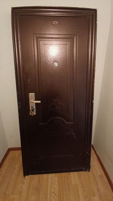 Продам входную дверь б/у