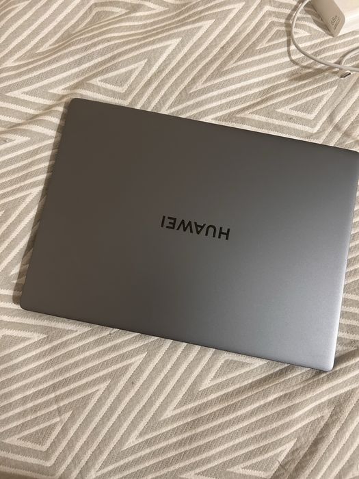 Продам ноутбук Huawei в идеальном состоянии