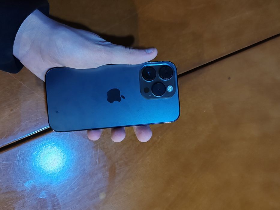 Продам айфон 14 про