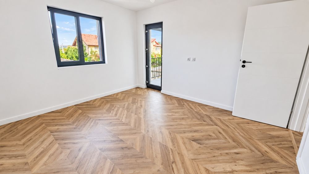 Casa noua cu 5 camere de vanzare