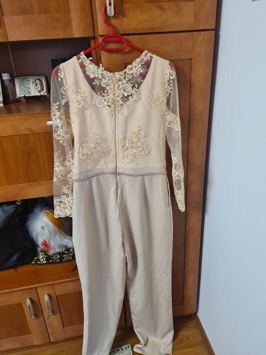 Vând salopetă  elegantă