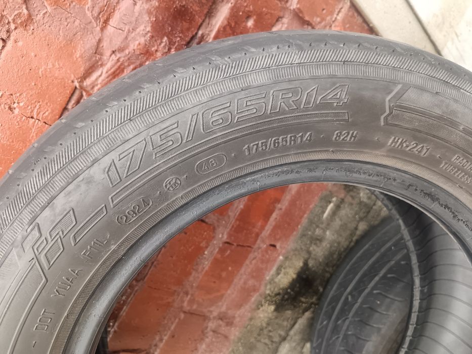 Продам комплект шин 175/65/R14