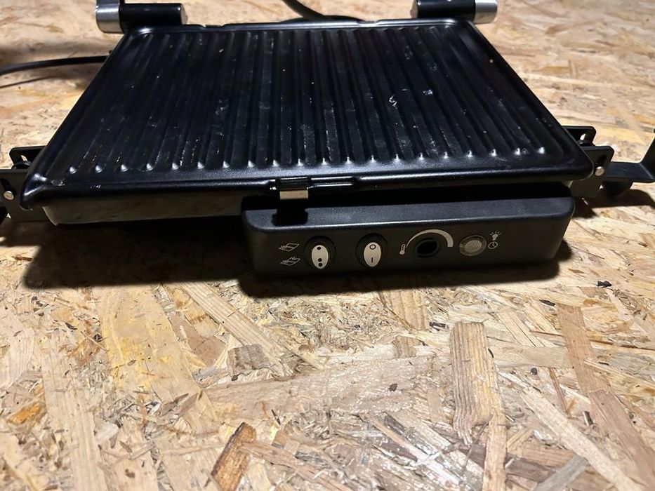 Gratar electric Grundig