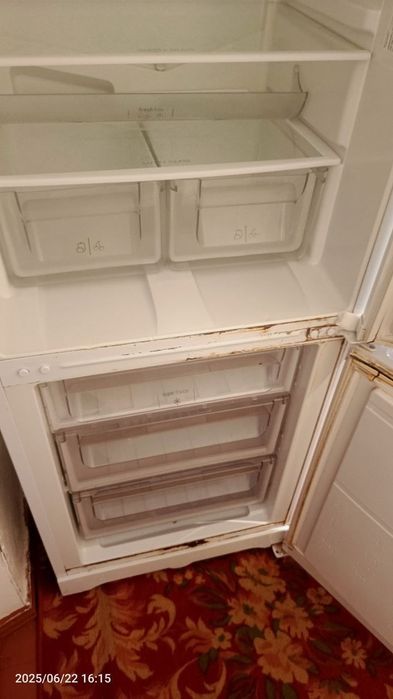 Холодильник продаётся