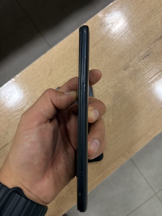Продам смартфон Redmi 8A