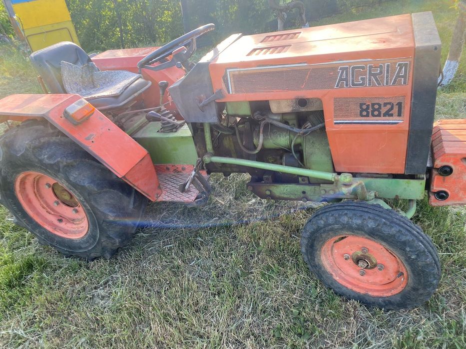 Tractoras Agria 8821