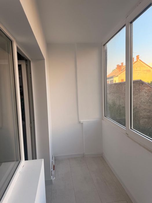 Apartament Central (Piata Mica), 3 camere decomandate, 2 balcoane, centrala proprie, etaj 1