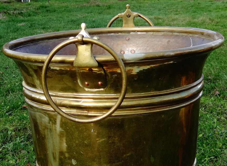 Бронзова кашпа, саксия, котел, съд за дърва,менче 30 литра.