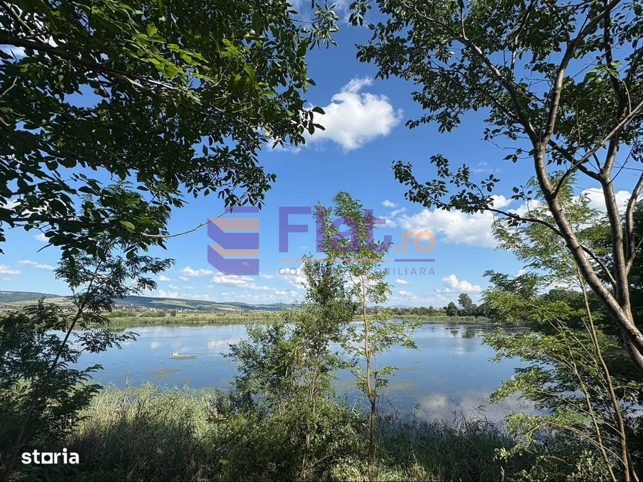 Casă cu teren de 1.651 mp și ieșire la lac Feldioara Pod mansardabil