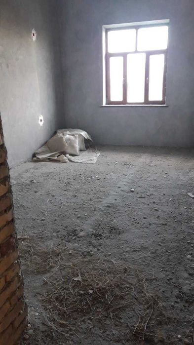 Ҳовли сотилади, 6,5 сотих, 6 хона, 2 санузел, 2 та подвал, коропка