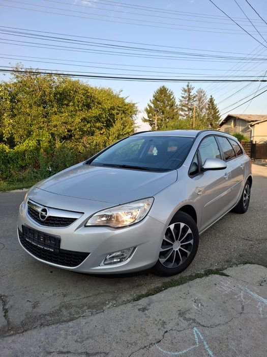 OPEL Astra 2011