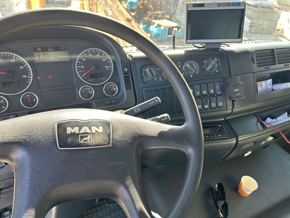 Camion cu macara MAN