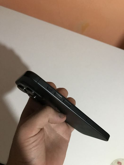 Продам самый живой Iphone 15 pro Black