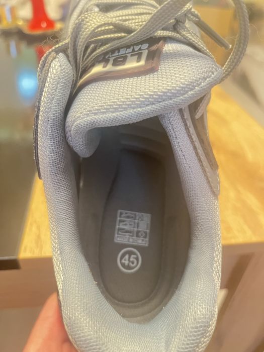 Работни обувки чисто нови с железно бумбе