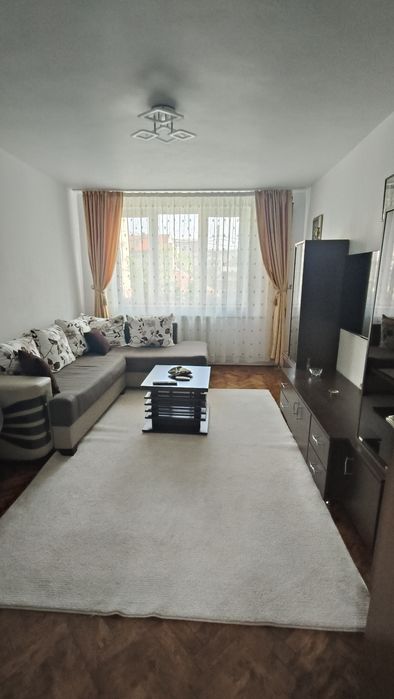 Apartament de închiriat.