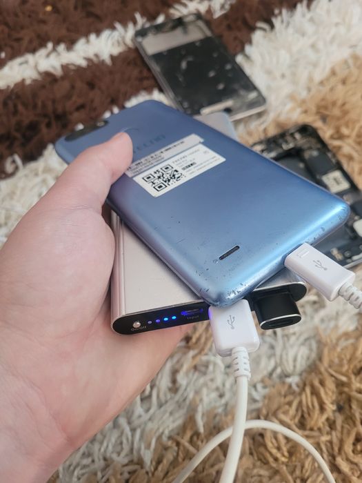 Продам телефоны 5 штук