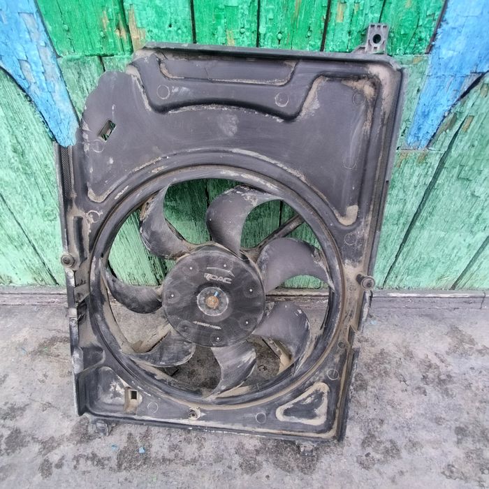 Продам б/у диффузор радиатора охлаждения писать на Ватсап