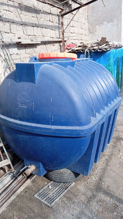 Пластиковая бочка для перевозки живой рыбы