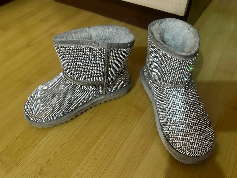 Уги для девочки 5 или 6 лет