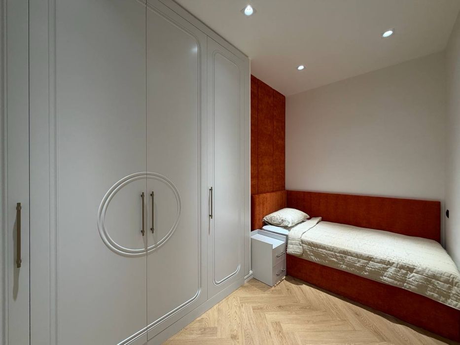 Жк «Милано» 8 роддом , 4/7/9 квартира с площадью 135кв.м срочно