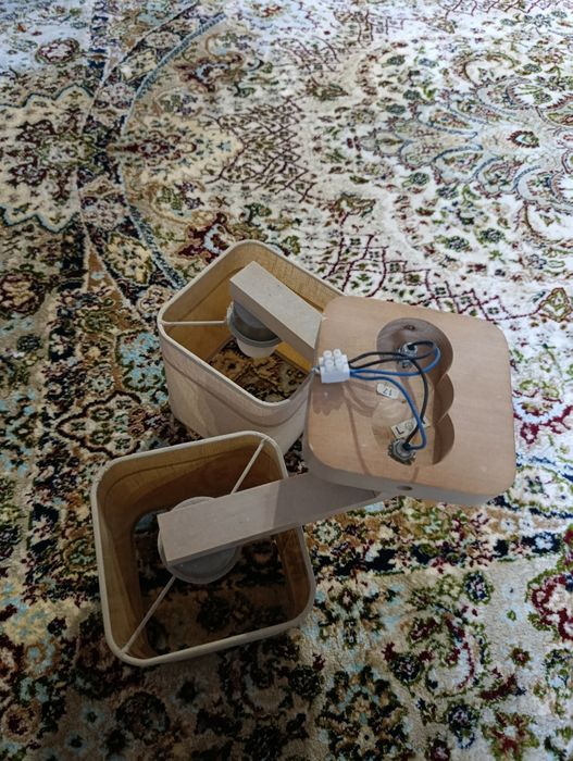 Продам две люстры