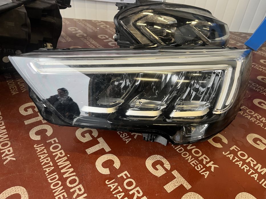 Фар Opel Crossland