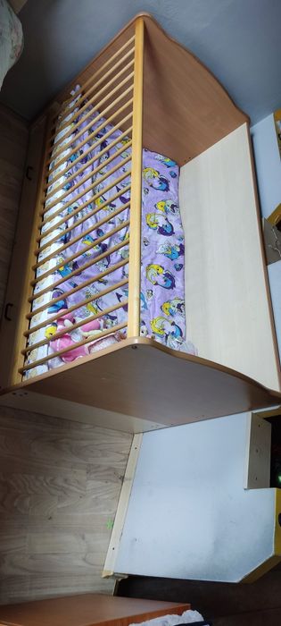 Детско легло дървено на две нива с чекмедже