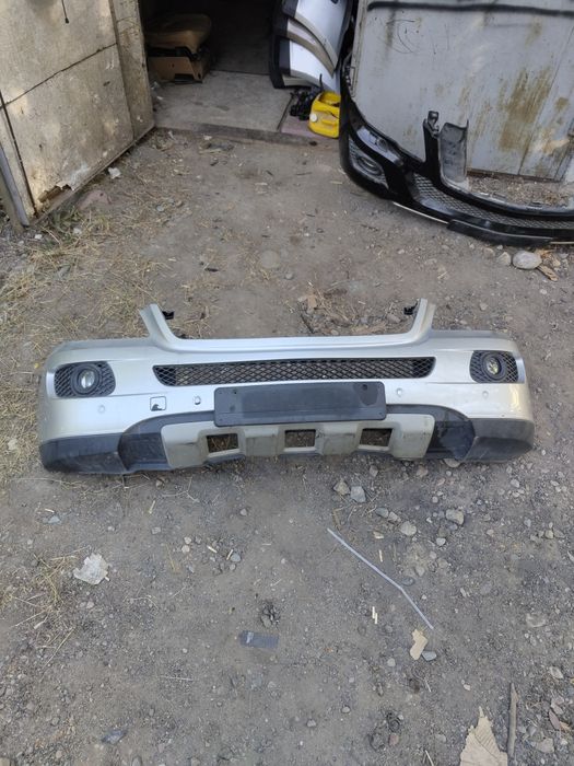 Продам бампер на МЛ 164 Мерседес