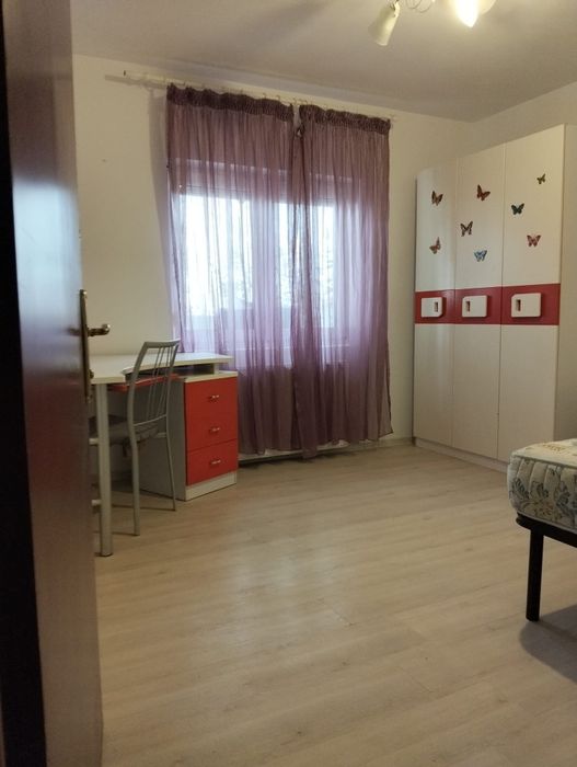 Închiriez apartament 3 camere