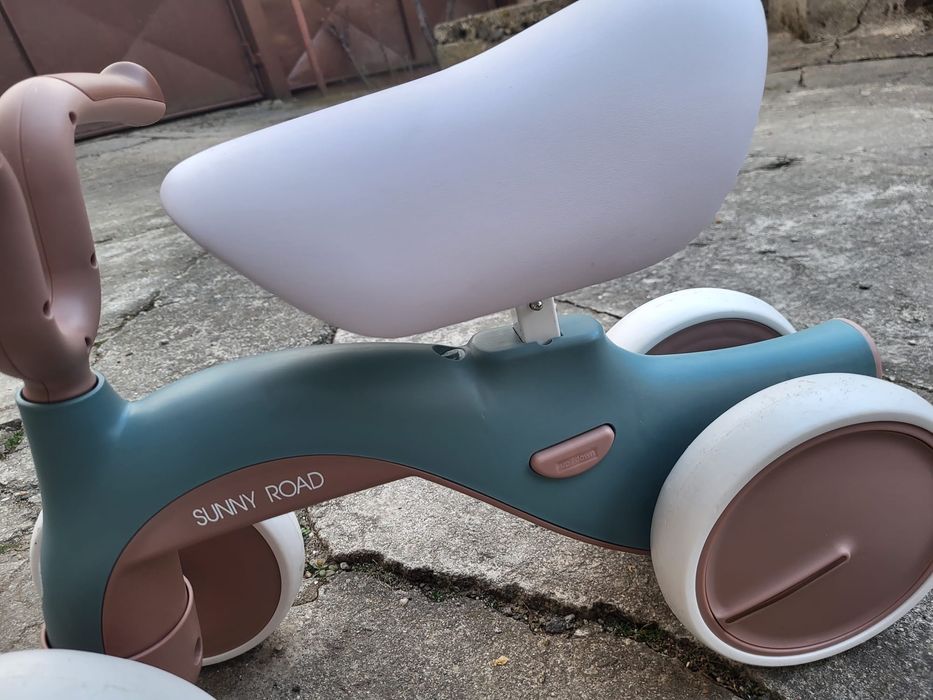 Bicicleta fara pedale 12-36 luni, scaun reglabil, lumini si muzica