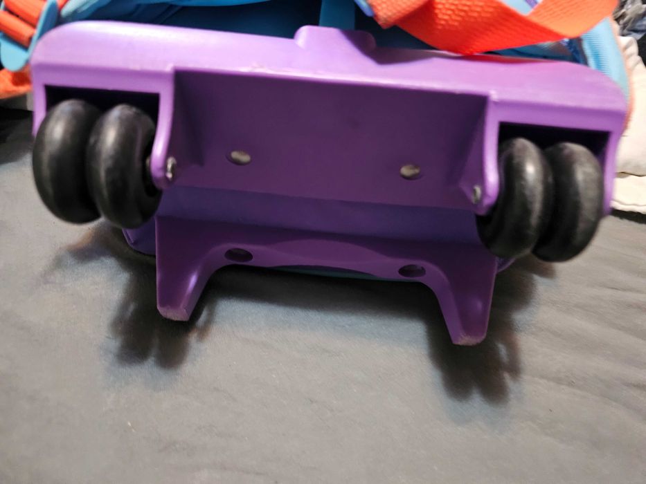 Детска раничка с колелца