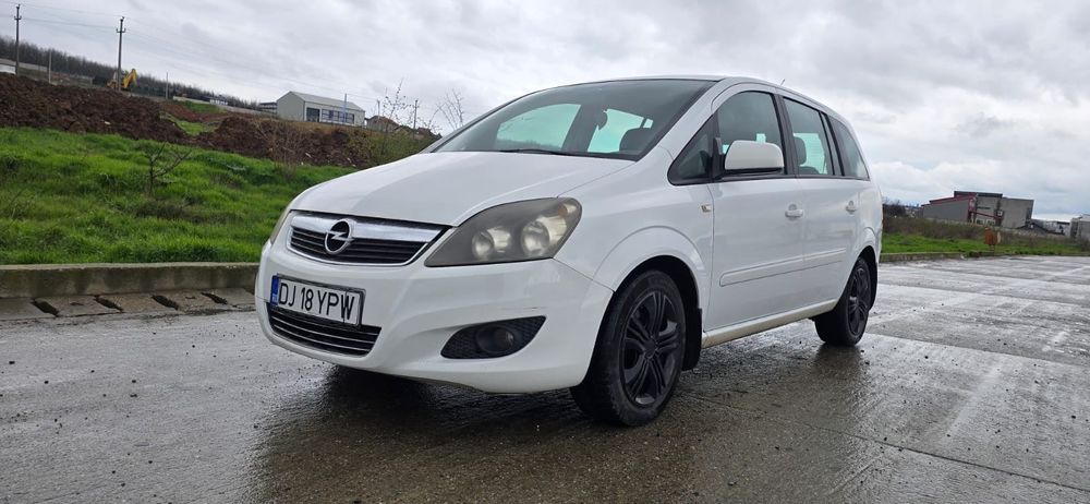 Vând Opel zafira
