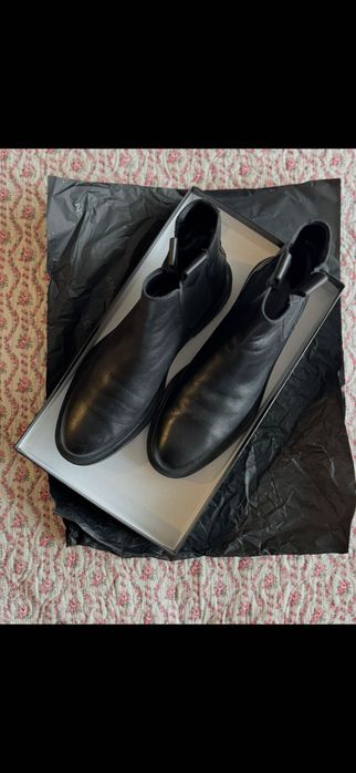 Кожени боти в черно ZARA