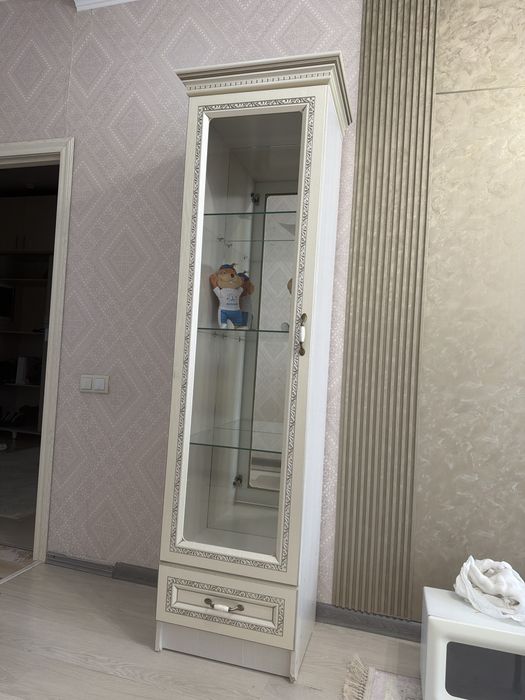 Продам 2 серванта