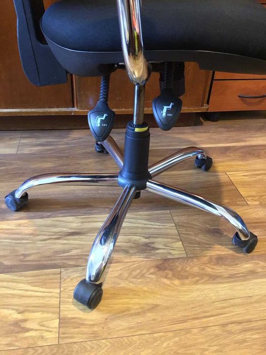 Офис стол - Черен