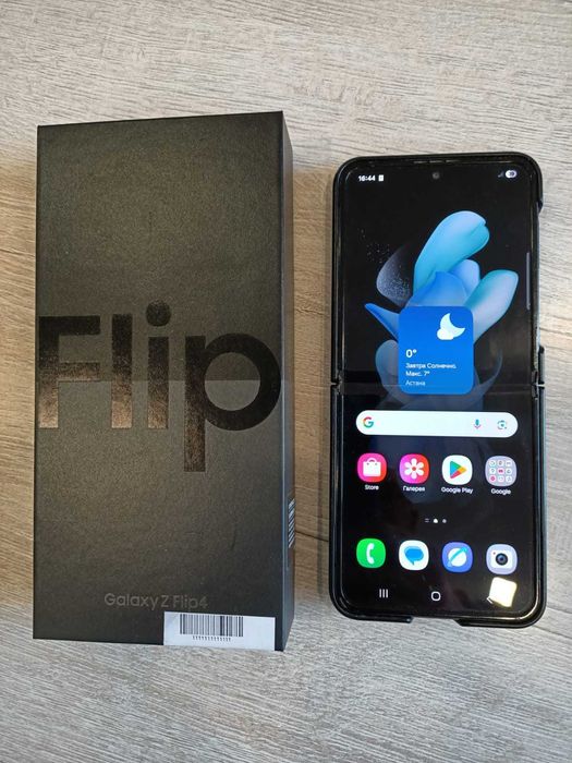 Samsung Galaxy Z Flip 4. Память 128 Gb