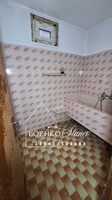 Продавам къща в гр. Долни Чифлик