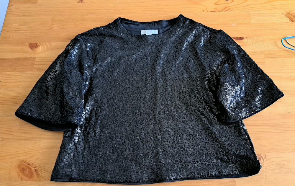 Top negru cu paiete, H&M, XS, nou fara eticheta
