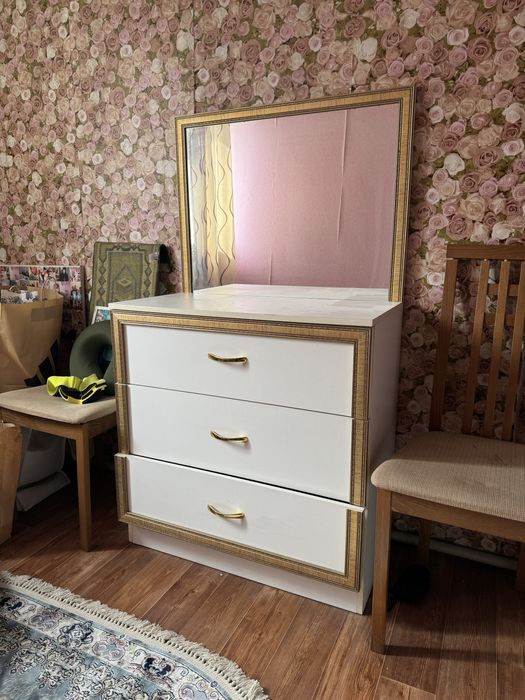 Кровать + шкаф + комод с зеркалом