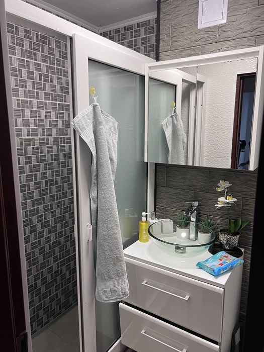 De inchiriat apartament cu 3 camere