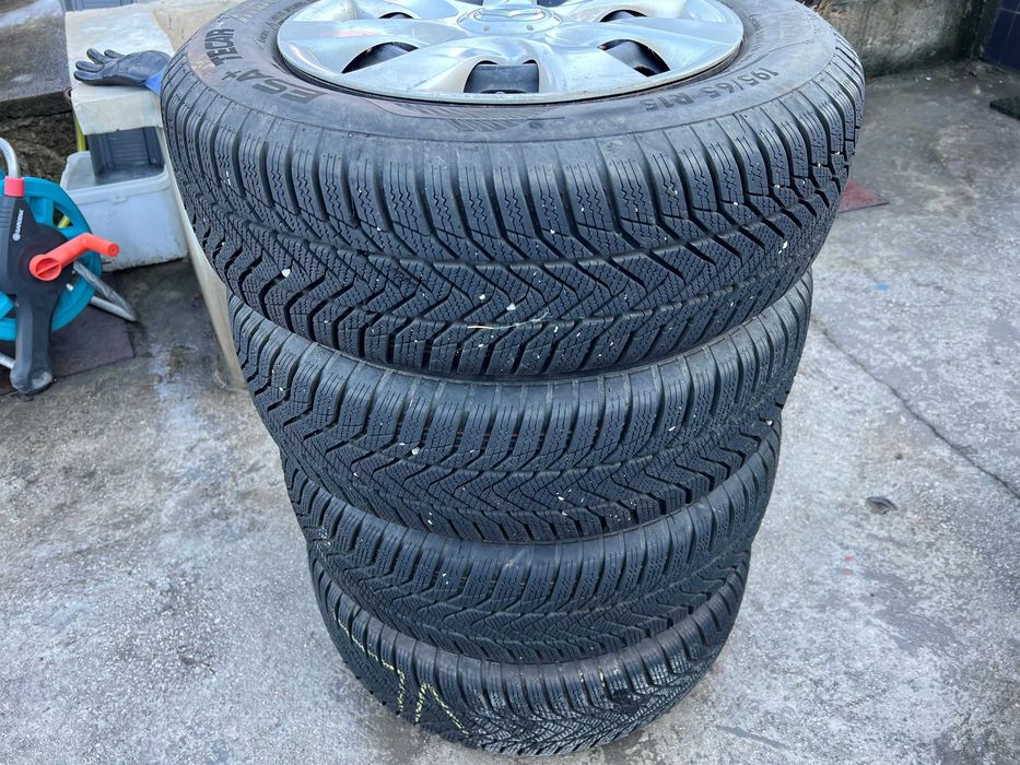 Джанти със зимни гуми 195/65/15 с 8.29мм. грайфер от Мазда/Mazda!!