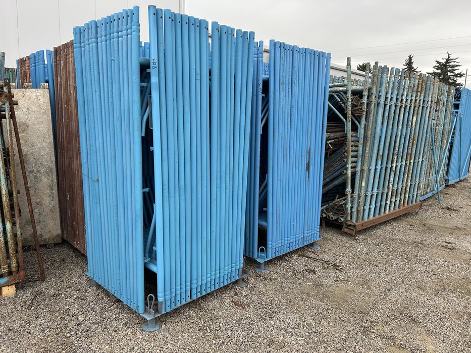 Фасадно скеле италианско рециклирано като ново