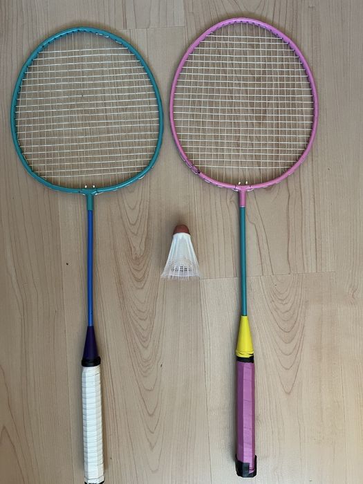 Подарявам комплект хилки/ракети за федърбал
