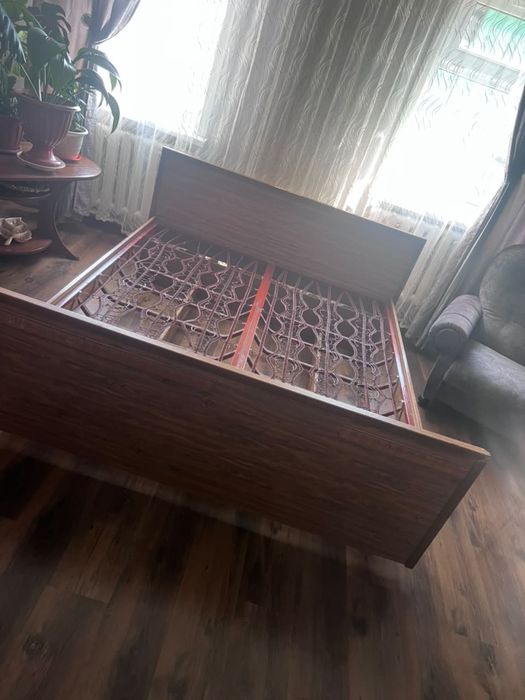 Продам кровать .