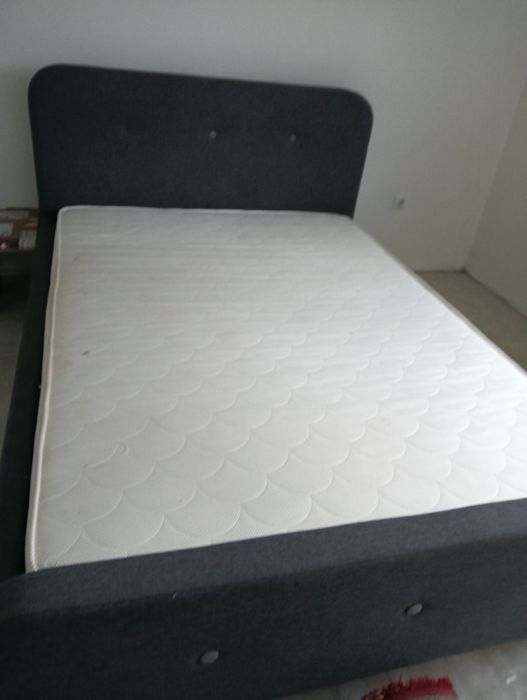 Vând paturi de dormitor cu saltea