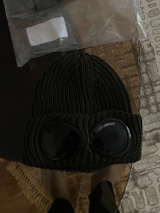 Продам ориг C.P.шапку.