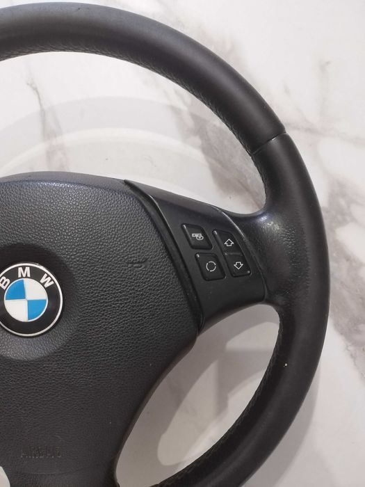 Vând volan in stare bunã pentru BMW e90